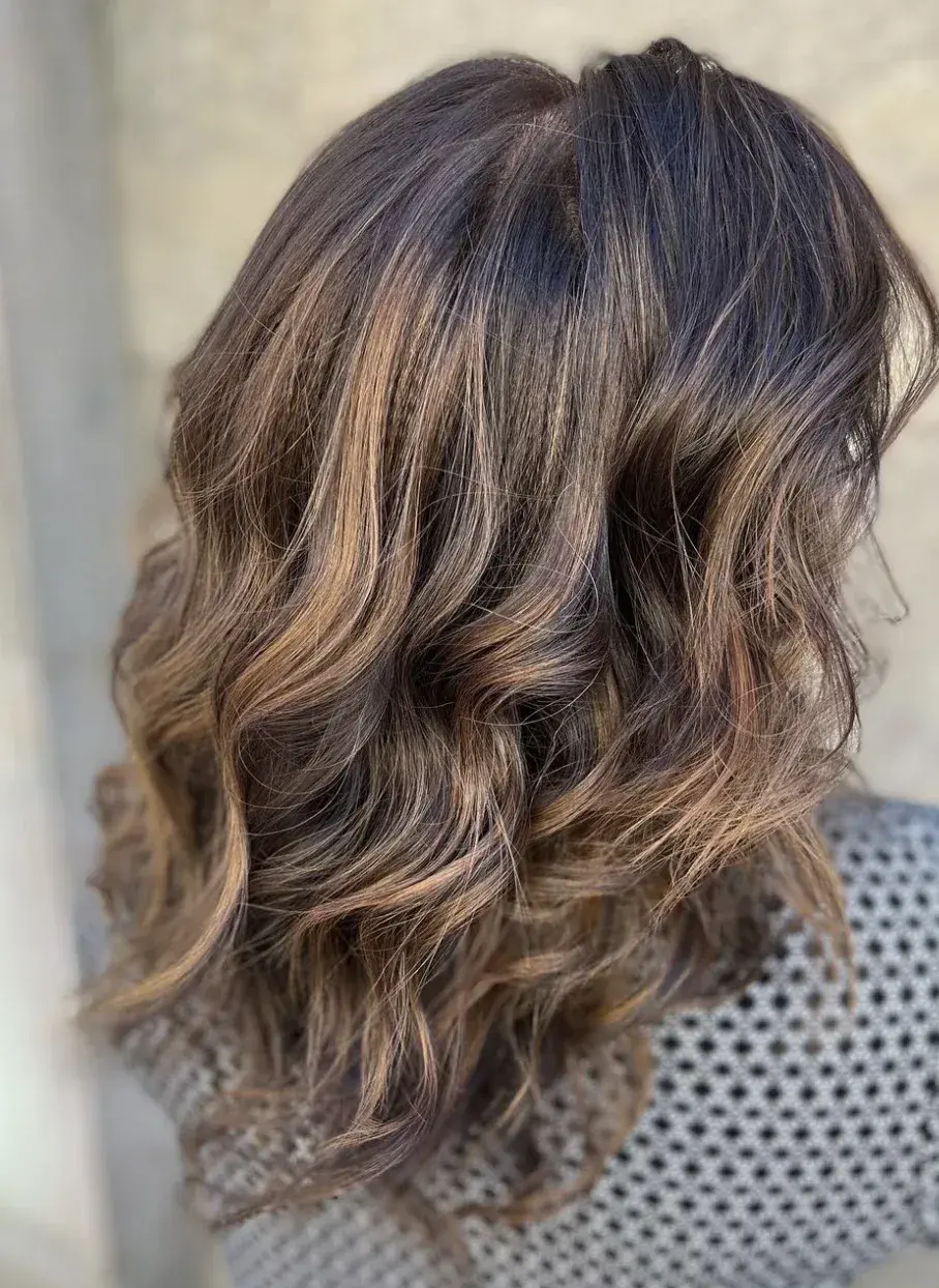 Karamellbalayage – varm och naturlig ton