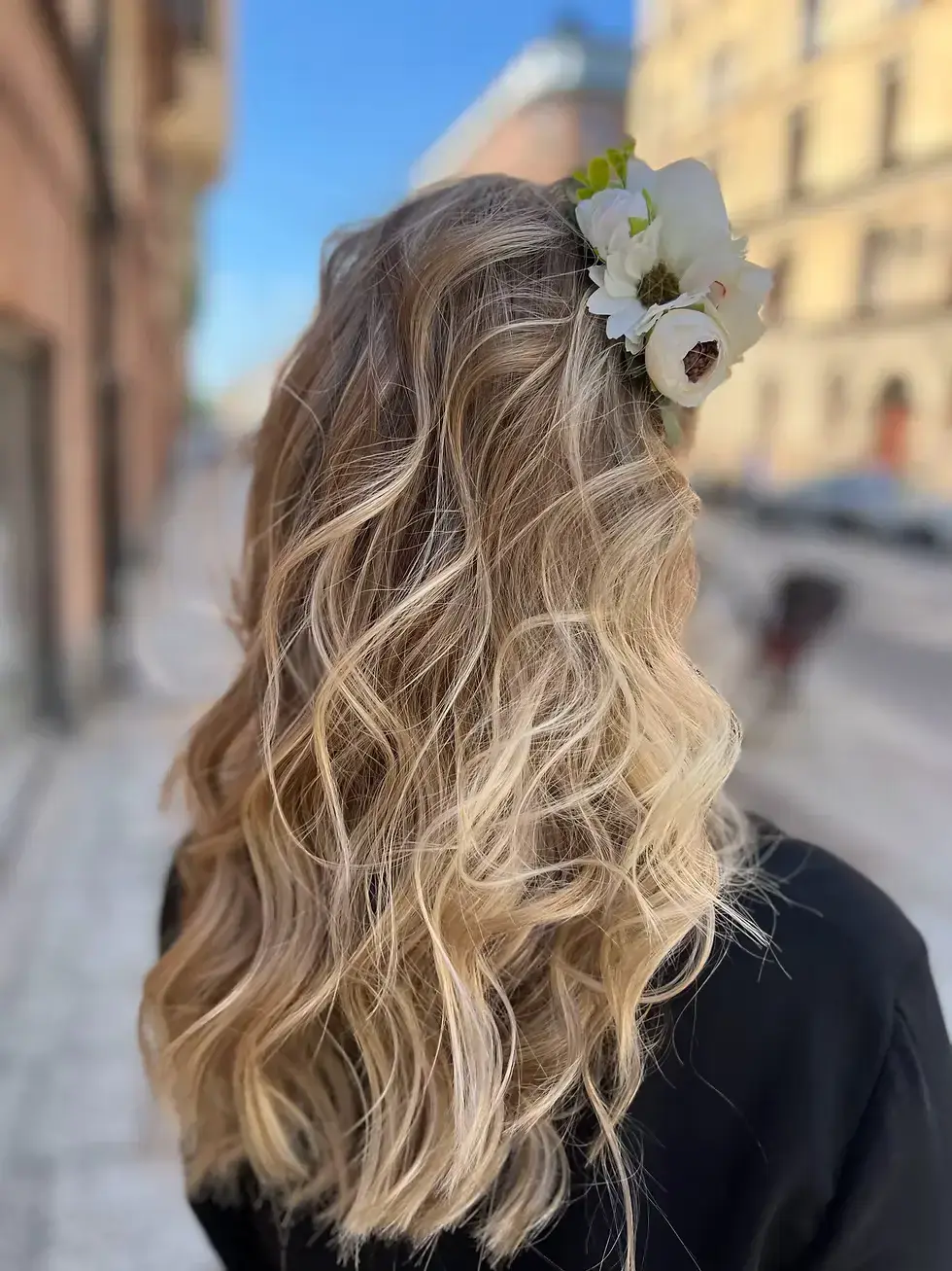 Ljusblond balayage – mjuka naturliga övergångar hos Bebas Hair & Beauty