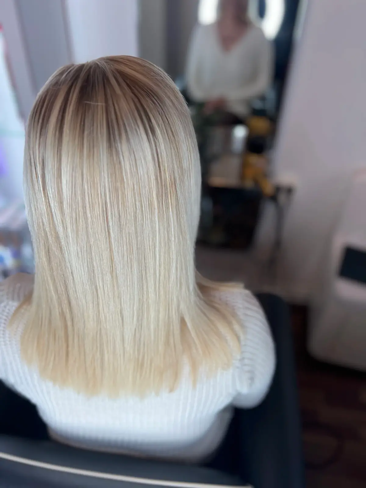 Efter blond färgkorrigering Stockholm