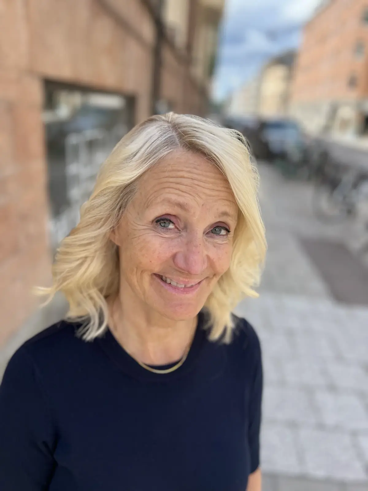 Beba Jonsson stylar Bibi Rödö — hårstyling Stockholm